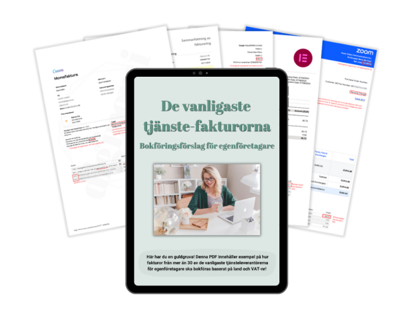 En surfplatta visar ett mintgrönt omslag till en bokföringsguide med en kvinna vid ett skrivbord. Bakom surfplattan syns flera utskrivna fakturor med röda markeringar.